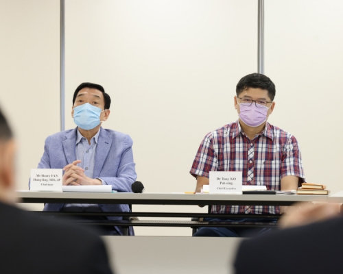 （左起）醫管局主席范鴻齡、行政總裁高拔陞。政府新聞處圖片