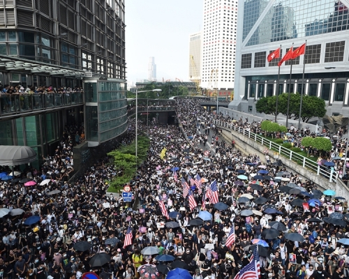 參議院通過《香港人權與民主法案》。