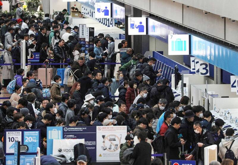 羽田机场6间航空公司国内线行李托运截止时间，将提前为班机起飞前30分钟截止。法新社