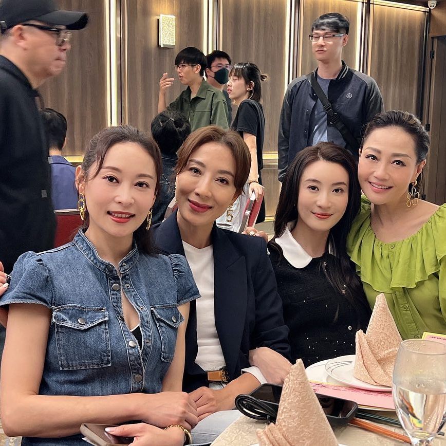 楊玉梅在IG分享《黑色月光》煞科宴合照，一眾主演楊茜堯、林夏薇及楊卓娜等都在場。