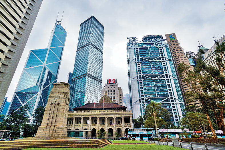 本港銀行同業拆息不斷尋底，連帶港元定存息率持續向下。