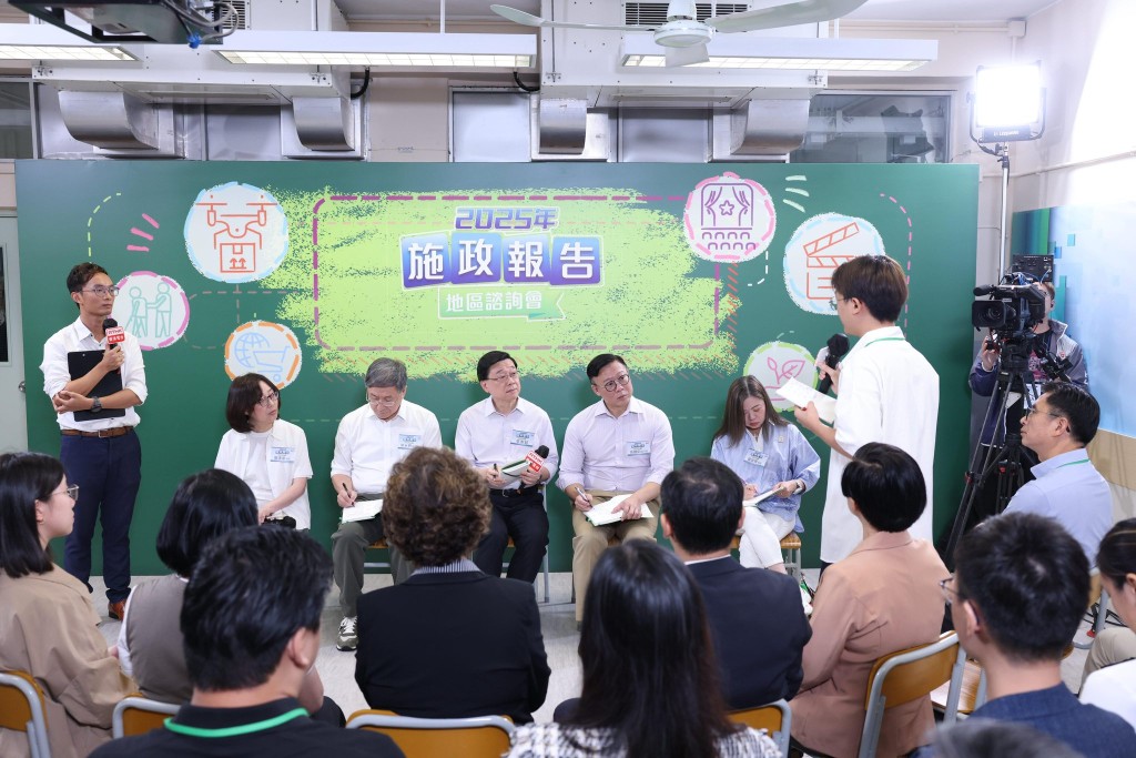 李家超回應表示,感謝梁先生提出「work together」一起為香港發展努力的概念,和他的施政理念完全一致。李家超fb 李家超回應表示,感謝梁先生提出「work together」一起為香港發展努力的概念,和他的施政理念完全一致。李家超fb
