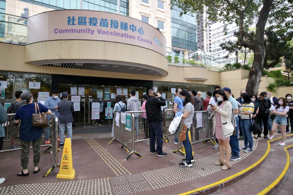 市民大排長龍。