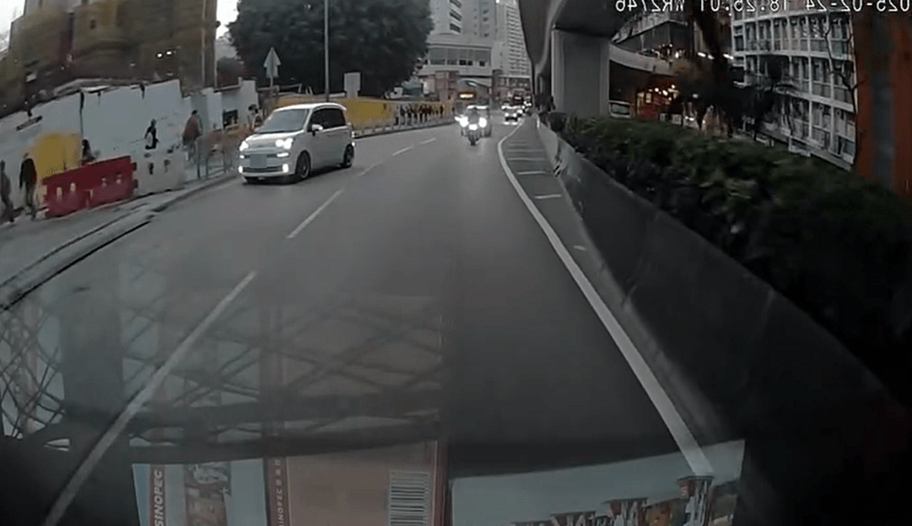 其間一路向右飄。fb：車cam L（香港群組）