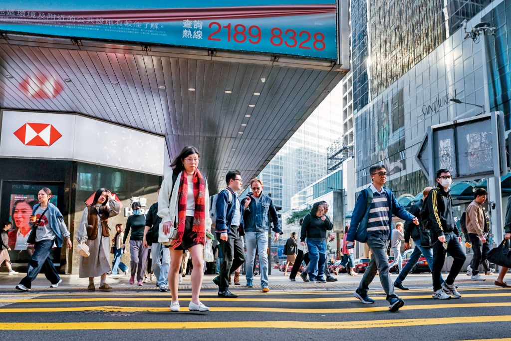 滙豐調查顯示，香港百萬富翁通常在39歲前便晉身為千萬富翁。