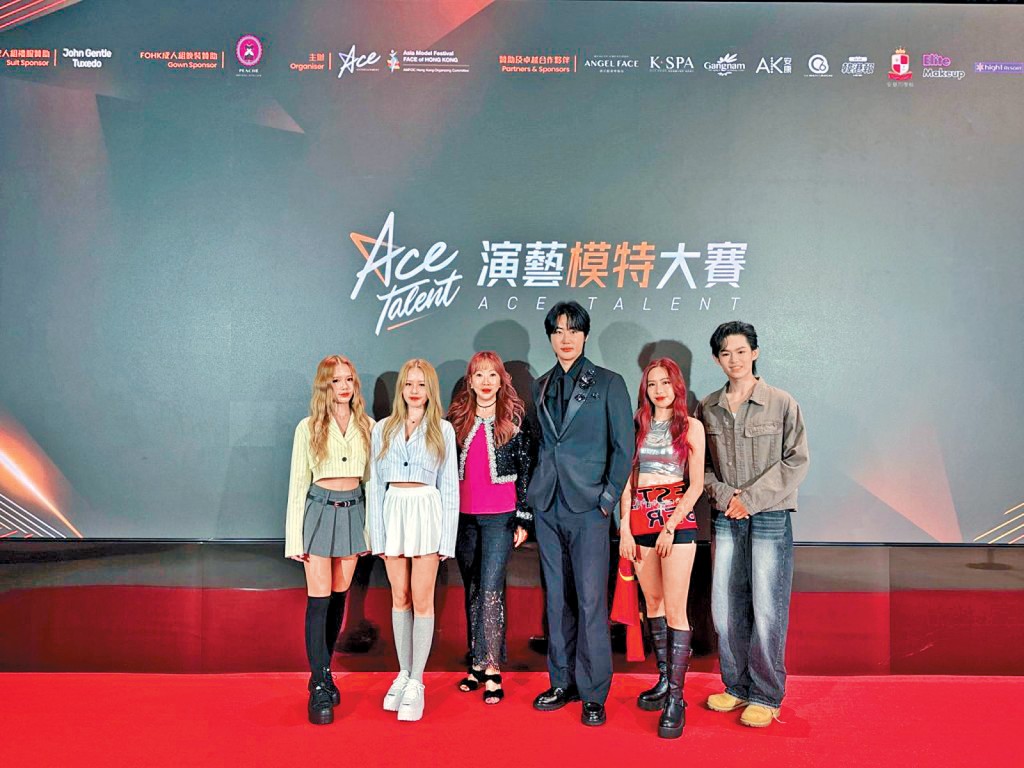 唐安麒（左三）旗下的ACE娛樂培育有潛質新秀，愛徒黃錫熙（右一）便是其中之一。