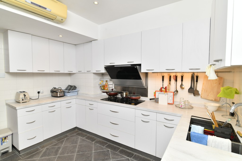 廚房空間偌大，可供多人下廚。