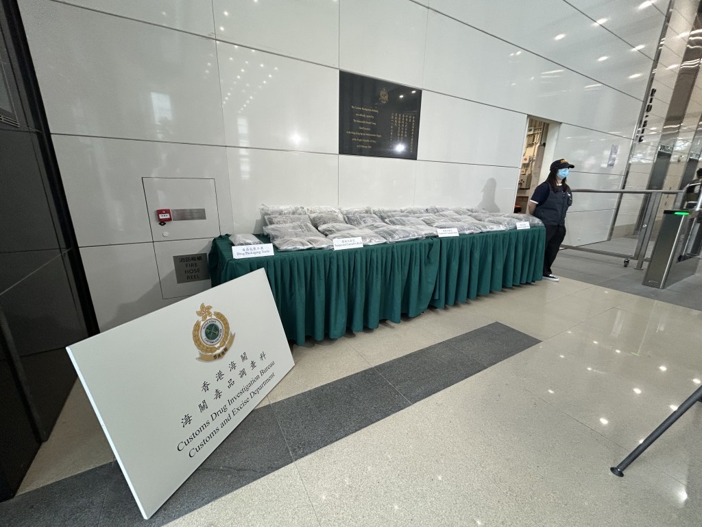 海關檢獲的大麻花,估計市值共約600萬元。曾志恒攝 海關檢獲的大麻花,估計市值共約600萬元。曾志恒攝