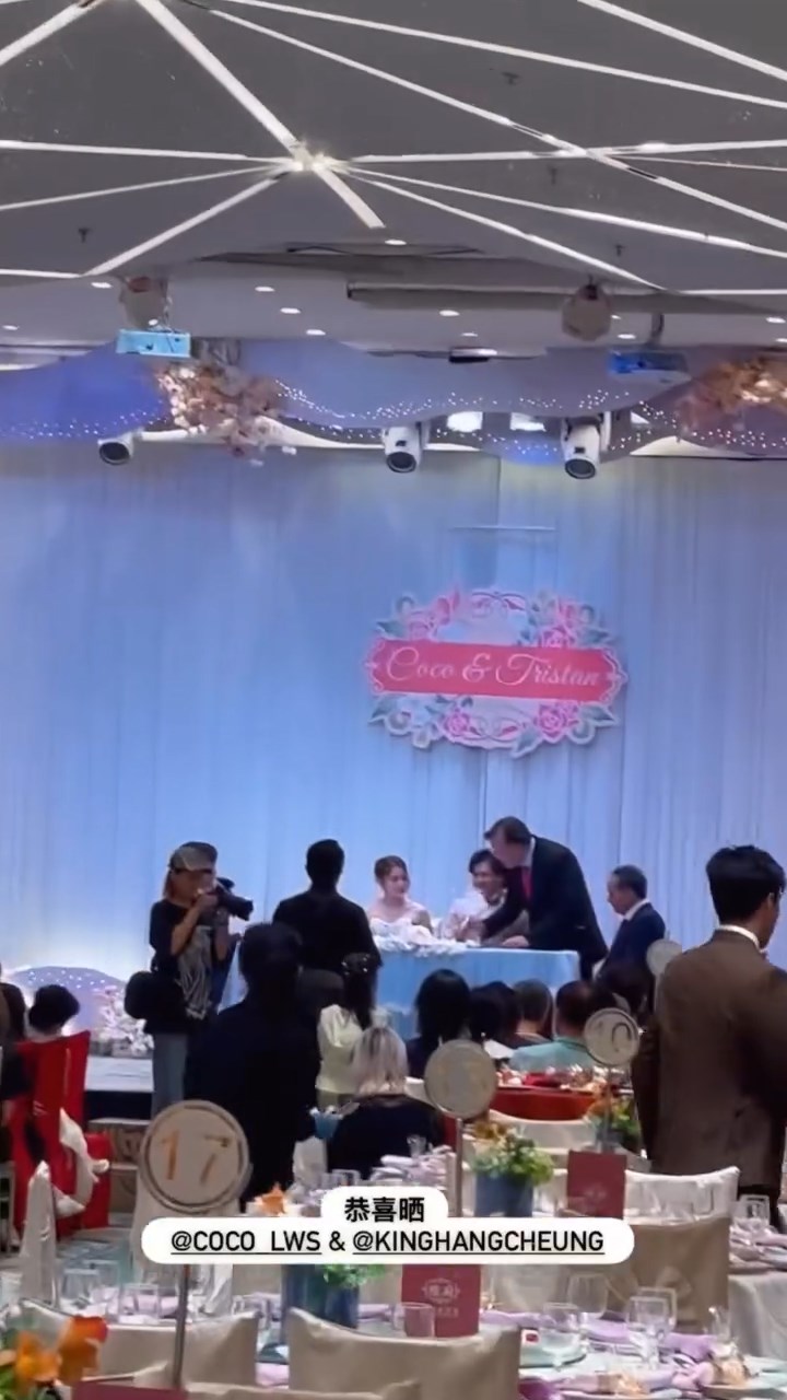 章景恆與太太在婚宴開始前舉行註冊儀式。
