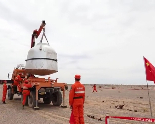 神州十二號返回艙將於東風着陸場着陸，進行首次沙漠回收。