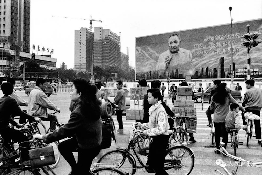 Solheim回憶道,40年前中國沒有摩天大樓,見不到一輛私家車,北京只有一條地鐵線,高鐵更是無從談起。 Solheim回憶道,40年前中國沒有摩天大樓,見不到一輛私家車,北京只有一條地鐵線,高鐵更是無從談起。