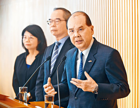 ■政務司司長張建宗承認警方的處理與市民期望有落差，就警方的處理方法向公眾道歉。