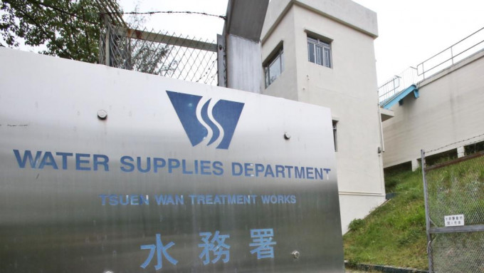 署方正擴大及提升「智管網」,監測範圍擴大至食水主幹水管及餘下尚未設有「智管網」的食水分配管網。 署方正擴大及提升「智管網」,監測範圍擴大至食水主幹水管及餘下尚未設有「智管網」的食水分配管網。