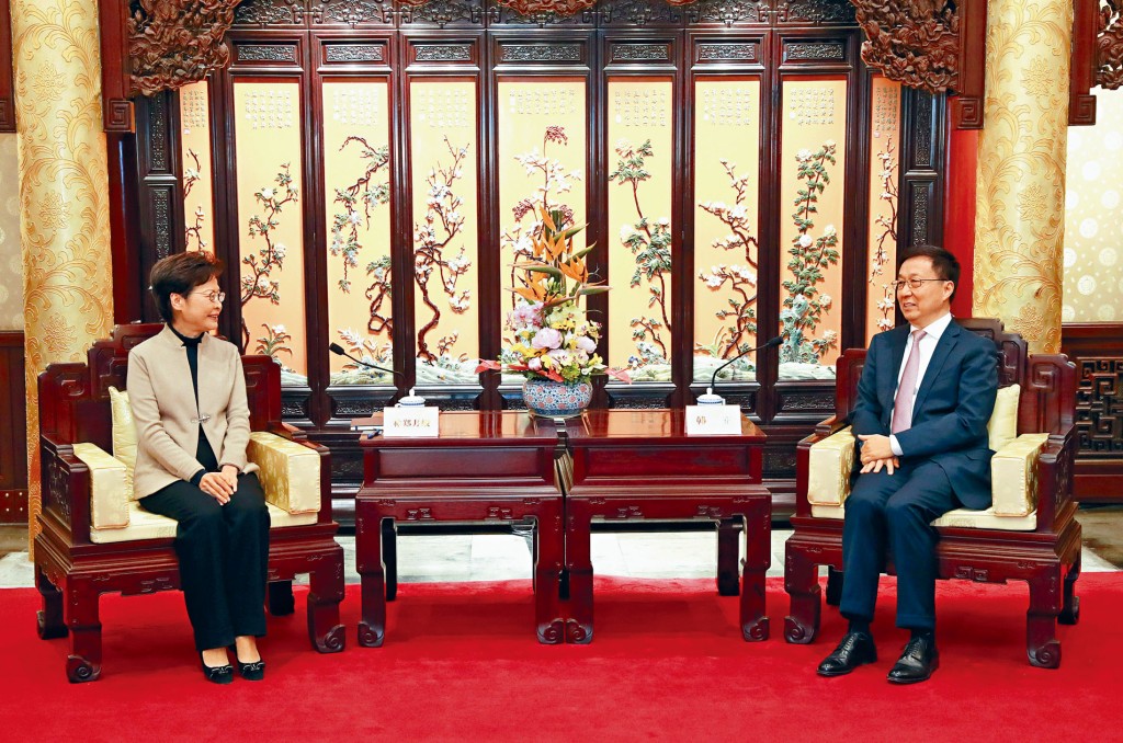 ■韩正昨在北京钓鱼台国宾馆会见香港特别行政区行政长官林郑月娥时，吁做好防疫及完善选举制度的本地立法工作。