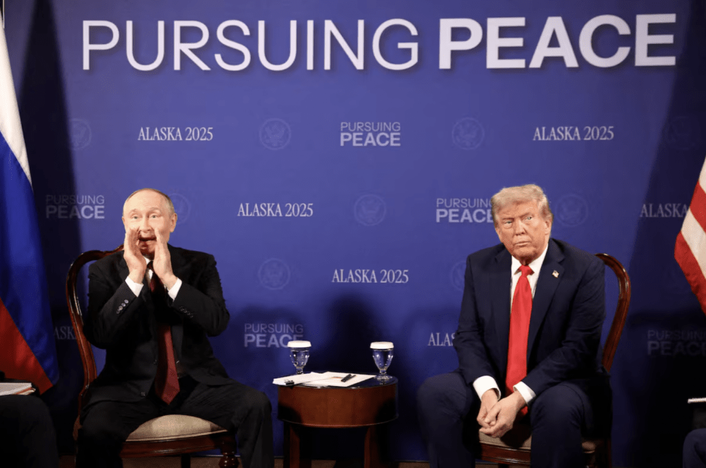 普京被媒體拍到露出有趣的表情。美聯社 普京被媒體拍到露出有趣的表情。美聯社