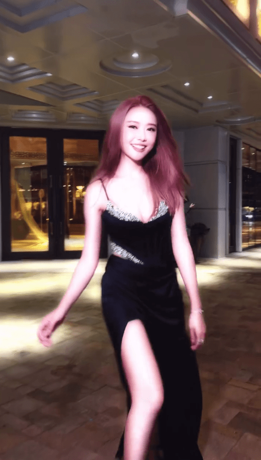 戴祖儀霸氣一站，逆天美腿秒殺全場。