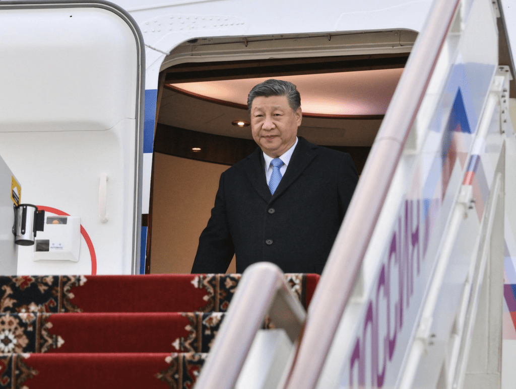 國家主席習近平乘坐專機於當地周三(7日)晚上抵達莫斯科,展開對俄羅斯國事訪問行程並出席紀念蘇聯偉大衛國戰爭勝利80周年慶典。路透社 國家主席習近平乘坐專機於當地周三(7日)晚上抵達莫斯科,展開對俄羅斯國事訪問行程並出席紀念蘇聯偉大衛國戰爭勝利80周年慶典。路透社