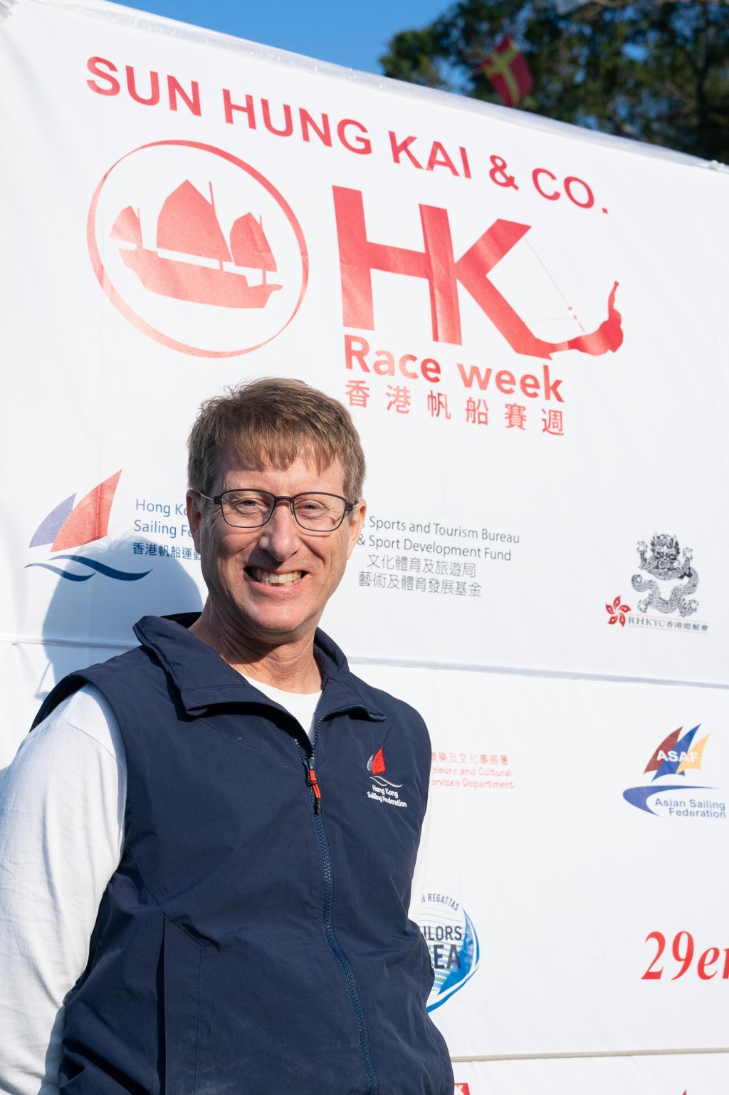 「香港帆船賽週2023」賽事主席Peter Davies 喜見香港終於可以再度舉行「香港帆船賽週」，令人有如釋重負的感覺。公關提供圖片