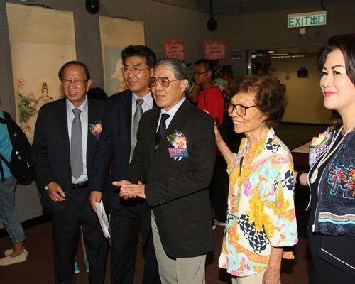 霍震霆現身藝術展