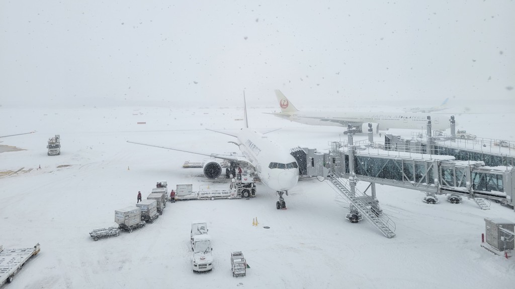 新千歲機場被雪覆蓋。 X