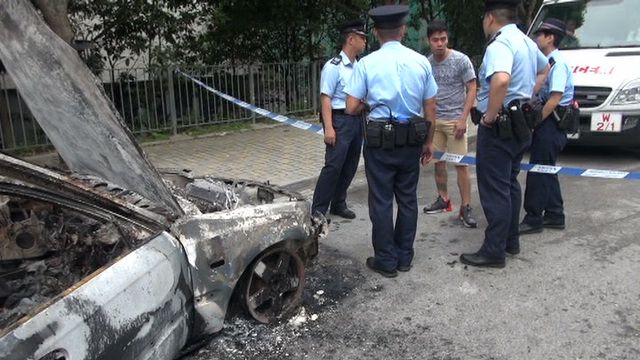 一輛私家車於數碼港懷疑遭縱火。