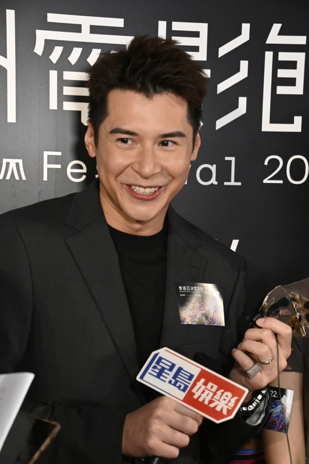 連詩雅和老公到日本旅行,其瘋狂購物一面嚇親陳家樂。 連詩雅和老公到日本旅行,其瘋狂購物一面嚇親陳家樂。