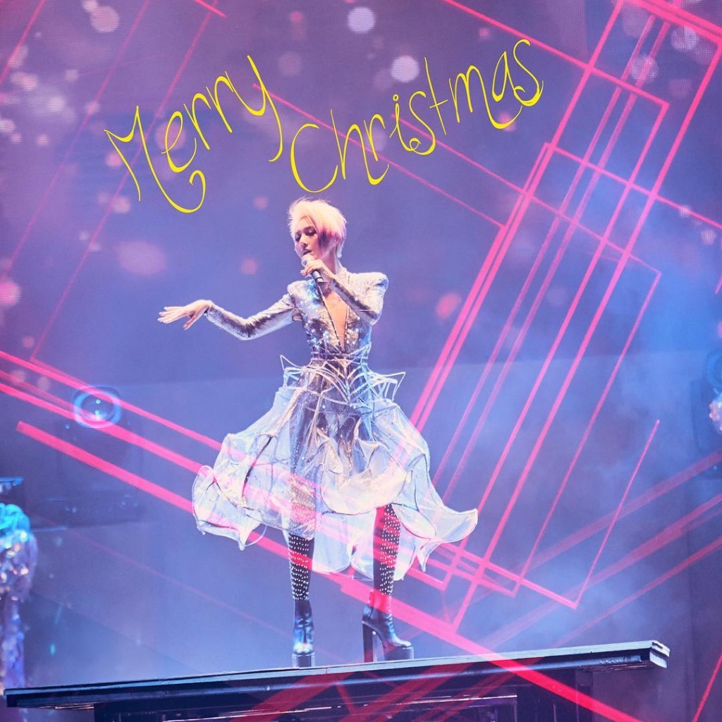 杨千嬅对上一次在香港办个人演唱会是2017年。