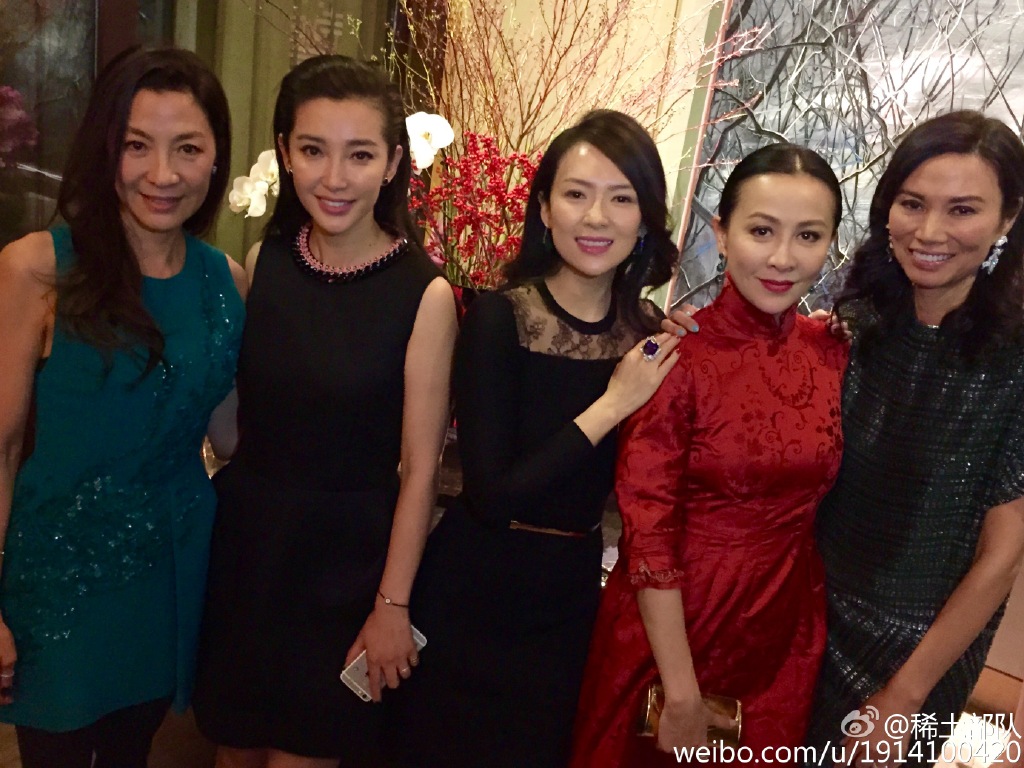 （左起）楊紫瓊、李冰冰、章子怡、劉嘉玲曾一同出席鄧文迪的家宴。