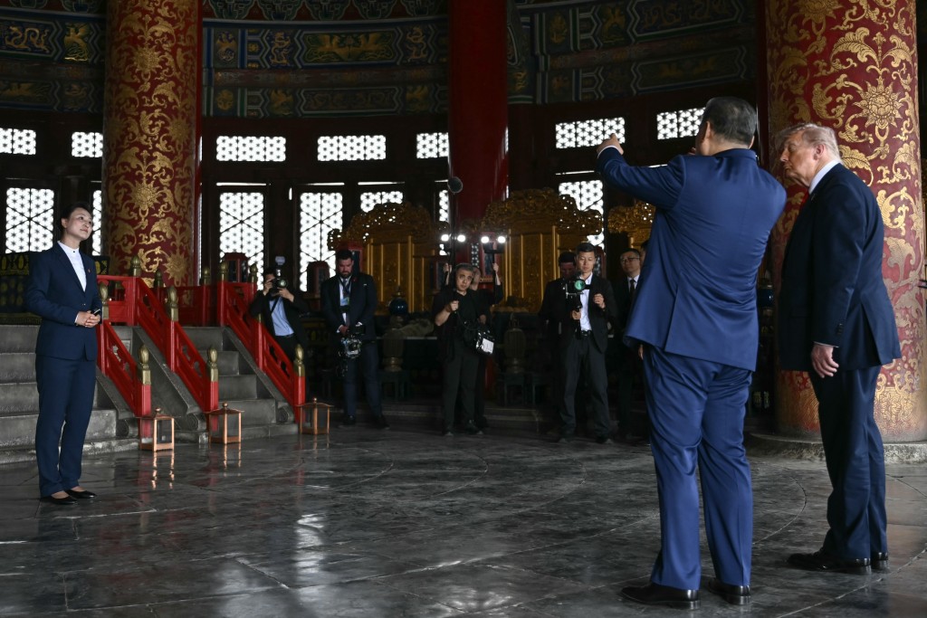 習近平與特朗普共同參觀天壇祈年殿。美聯社