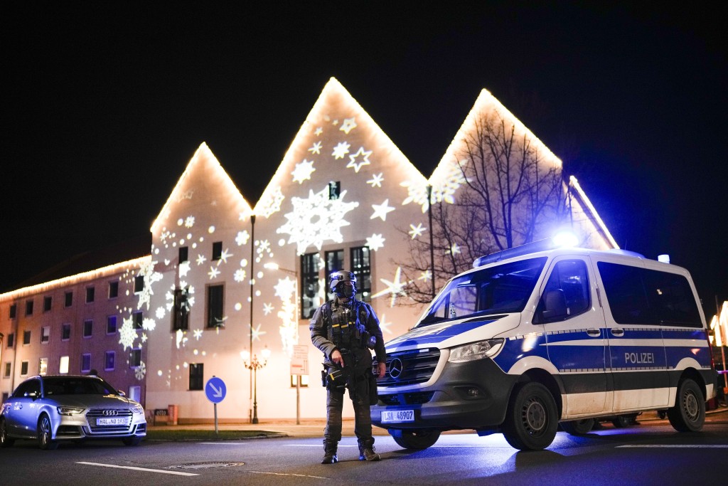 軍警在附近地區警戒。美聯社