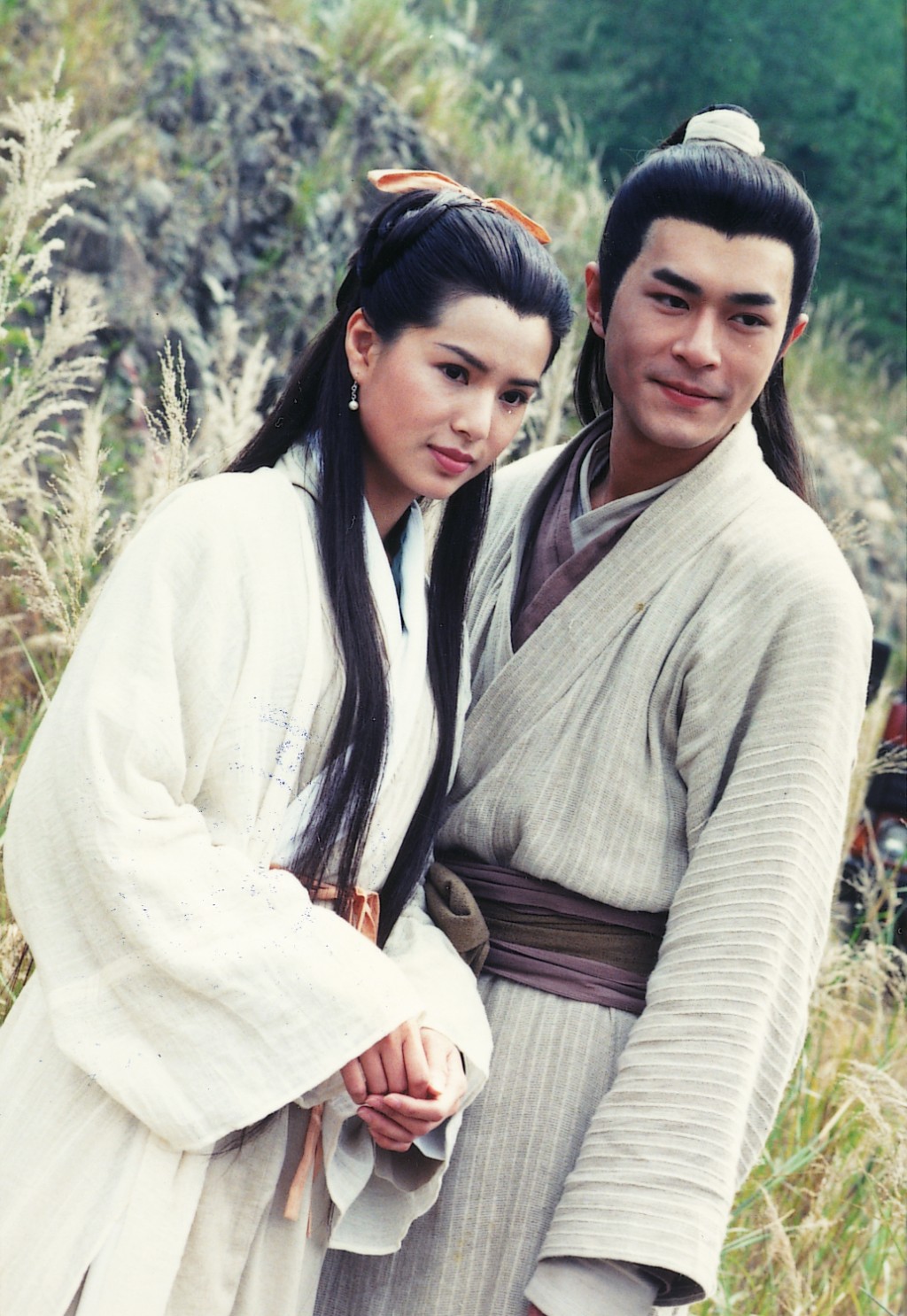 李若彤1995年与古天乐演出无綫剧《神雕侠侣》，被封「最美小龙女」。