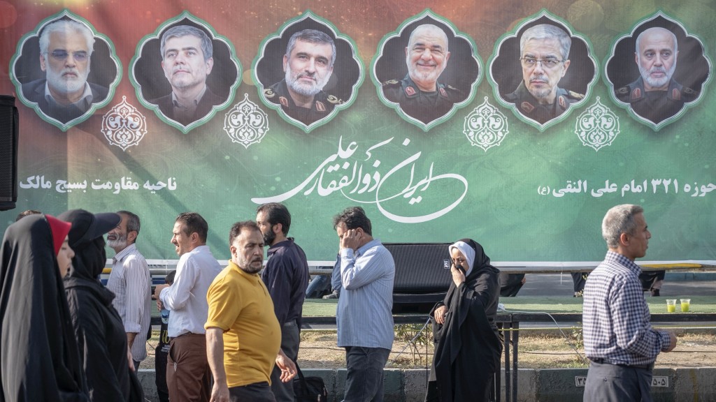 伊朗民眾悼念遇刺的伊斯蘭革命衛隊(IRGC)主要將領。 法新社 伊朗民眾悼念遇刺的伊斯蘭革命衛隊(IRGC)主要將領。 法新社