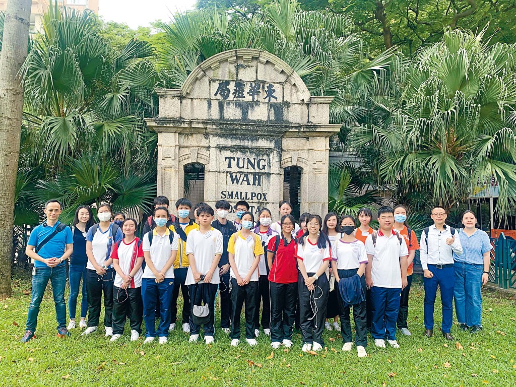 今年活動結合戶外考察香港石質文物，東華痘局拱門和香港動植物公園華人紀念碑均是行程之一。