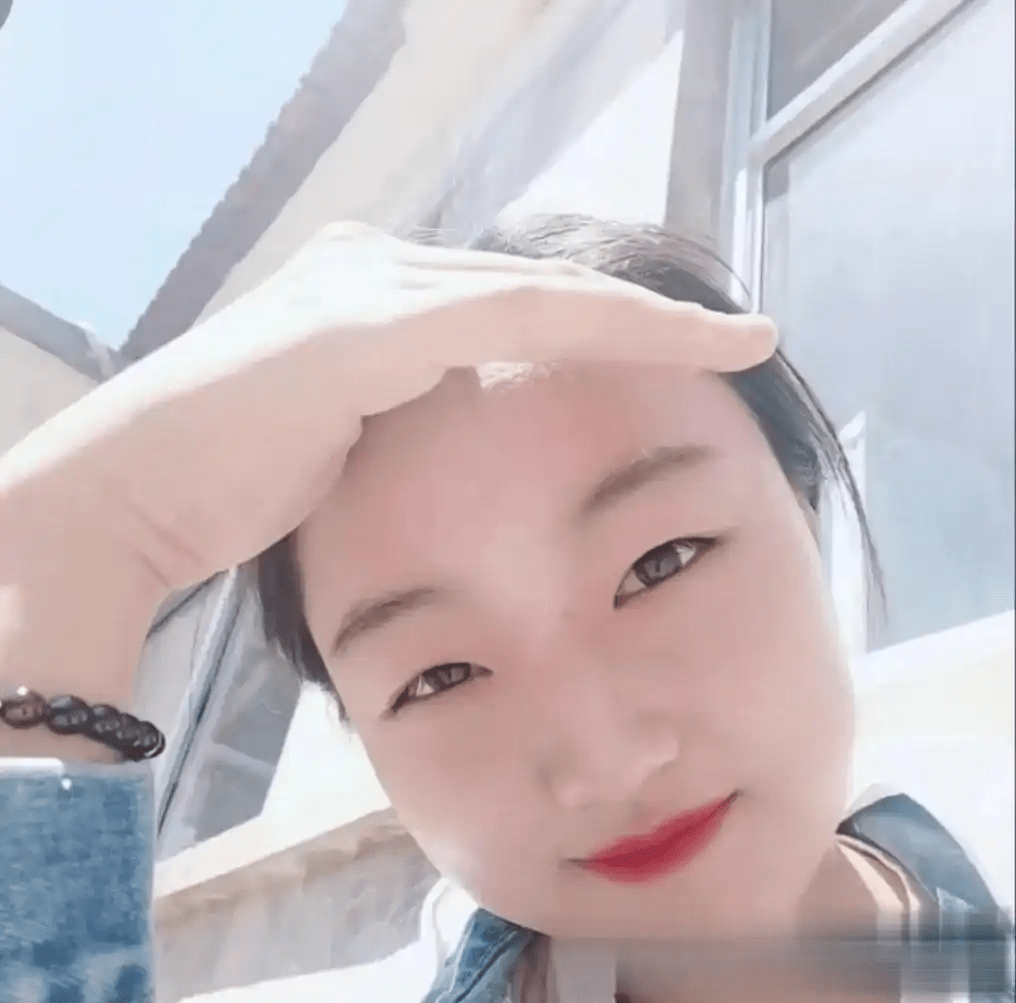 兇手陳某的19歲堂妹生前照片。 兇手陳某的19歲堂妹生前照片。