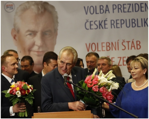 泽曼向支持者和群众发表胜利演说。AP 