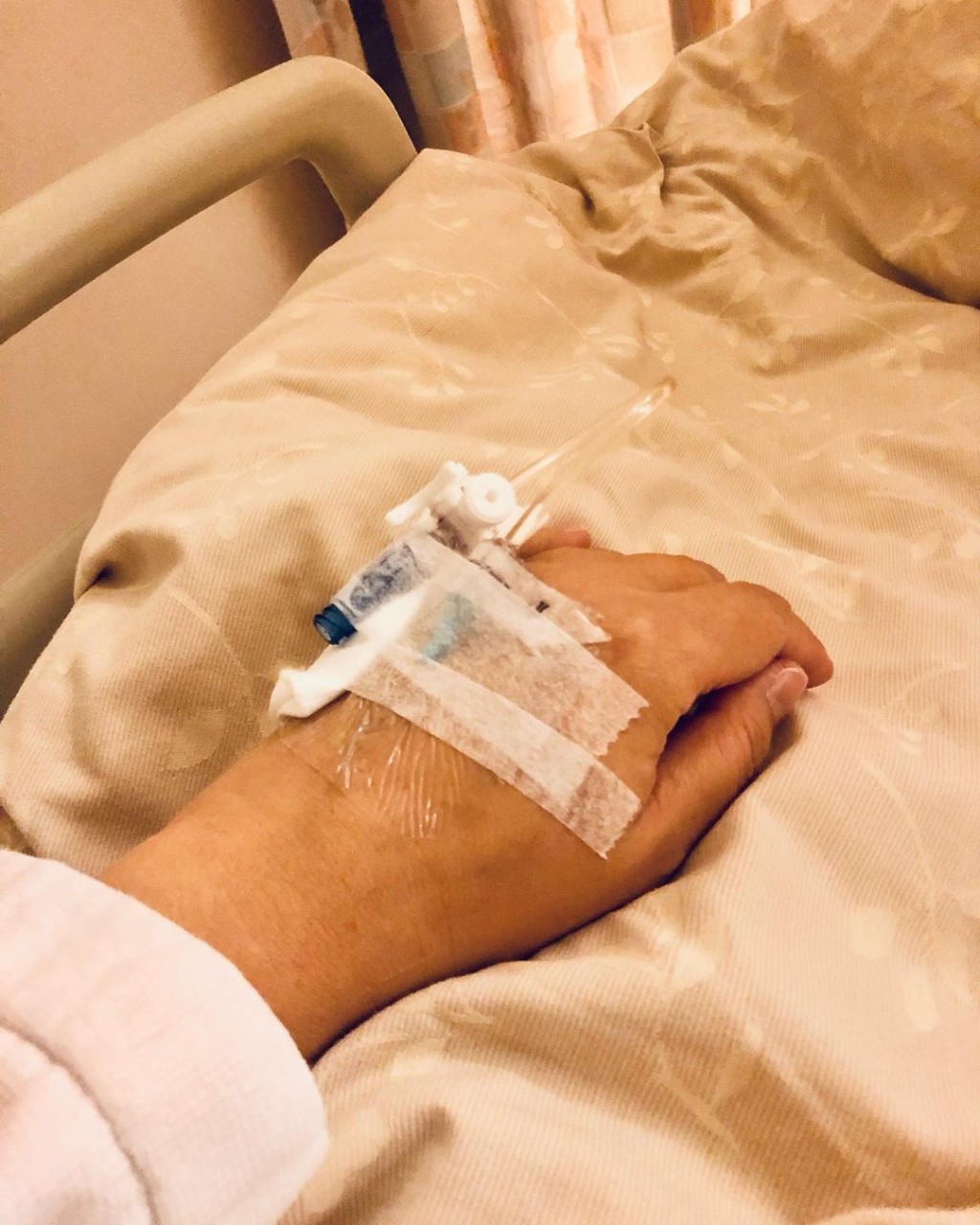 雲妮更因為情緒受到極大困擾，結果去年年中引致膽囊發炎需要住院。  ​