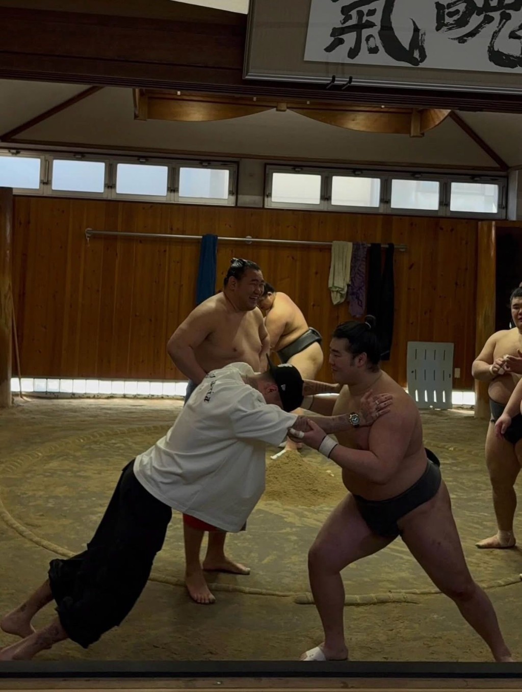 近日,弟弟Romeo則與大哥Brooklyn的舊愛Kim Turnbull到京都旅遊。 近日,弟弟Romeo則與大哥Brooklyn的舊愛Kim Turnbull到京都旅遊。