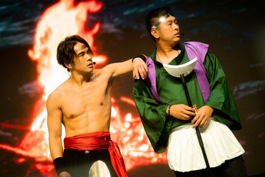 庞景峰（左）曾为七师傅的唱笑会演出。