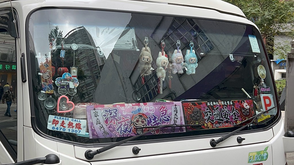 貨車掛滿不少飾物。 楊偉亨攝 貨車掛滿不少飾物。 楊偉亨攝