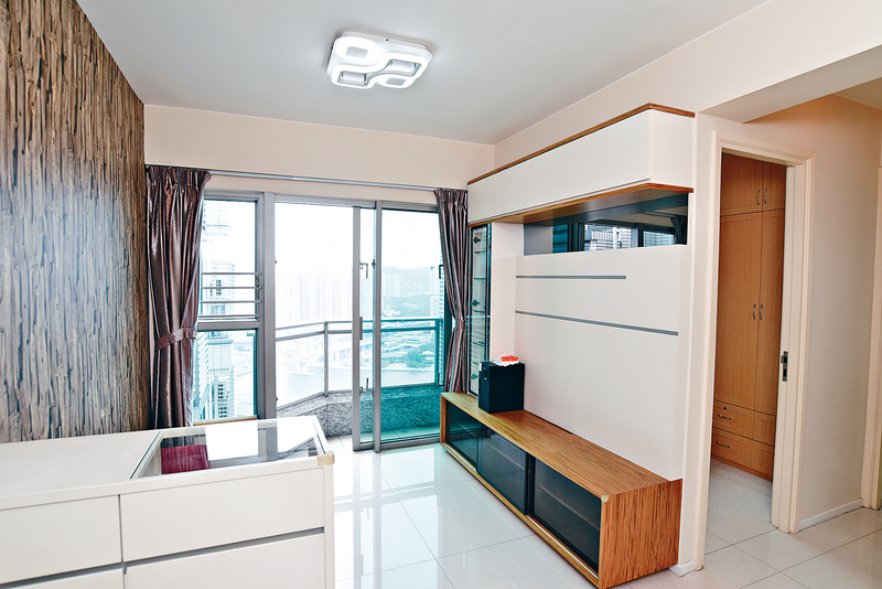 ■這是環宇海灣3座頂層連天台戶，實用面積491方呎。