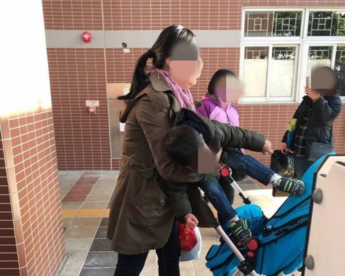 一名母親竟教小朋友「以暴易暴」。facebook「生仔要考牌系列」