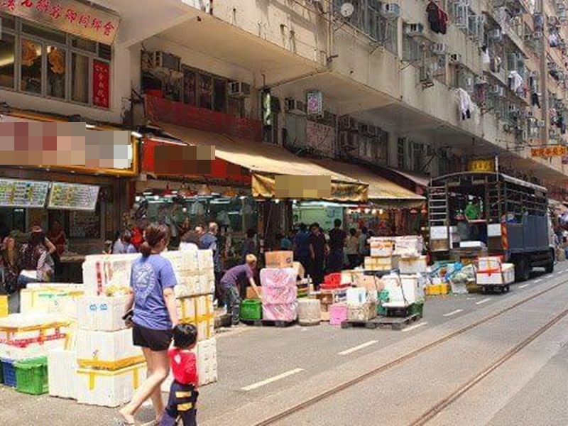春秧街檔販佔據馬路面積。網圖