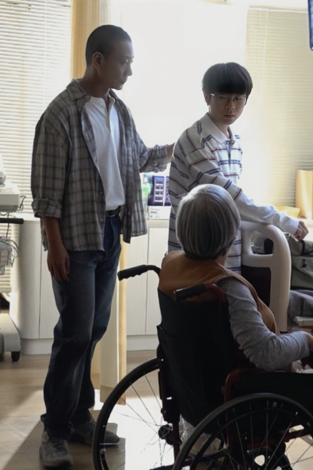 《你都有今日》演父親的朱康要掌摑兒子蘇文濤,金像獎得主鬥戲連場。 《你都有今日》演父親的朱康要掌摑兒子蘇文濤,金像獎得主鬥戲連場。