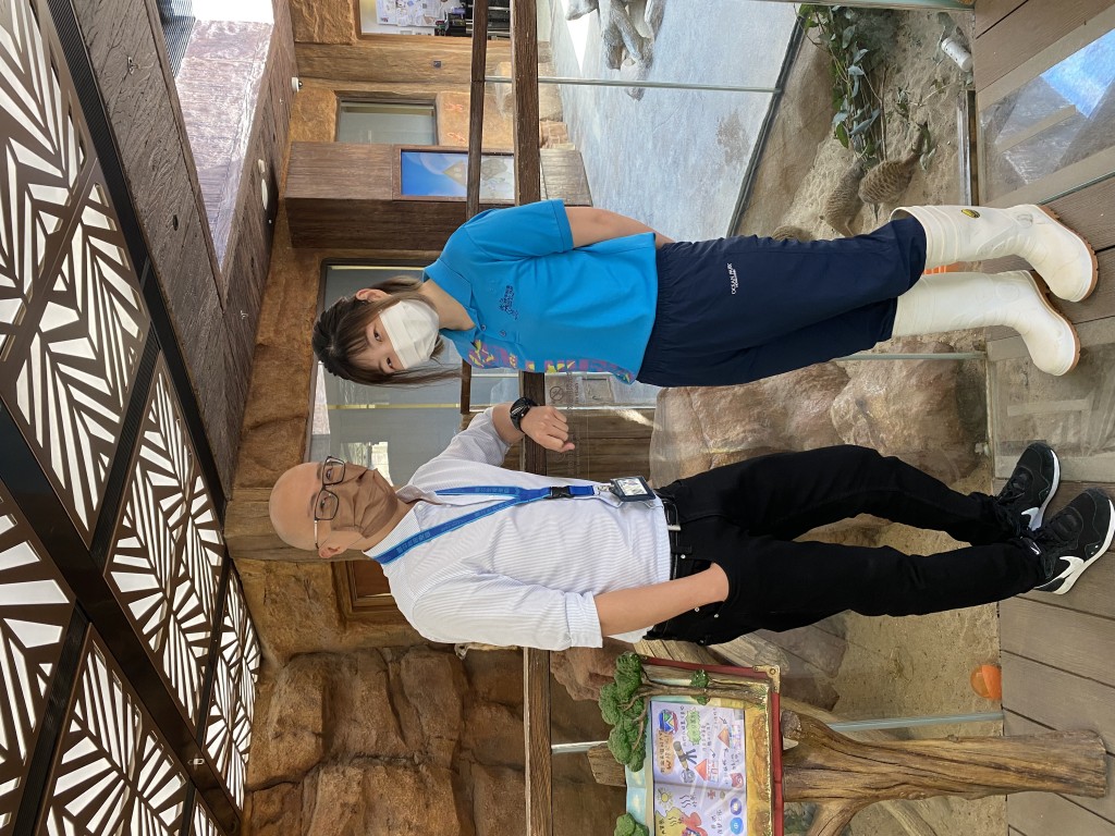 海洋公園動物及保育部總館長祝效忠Howard與公園營運經理羅子瑩Liz。