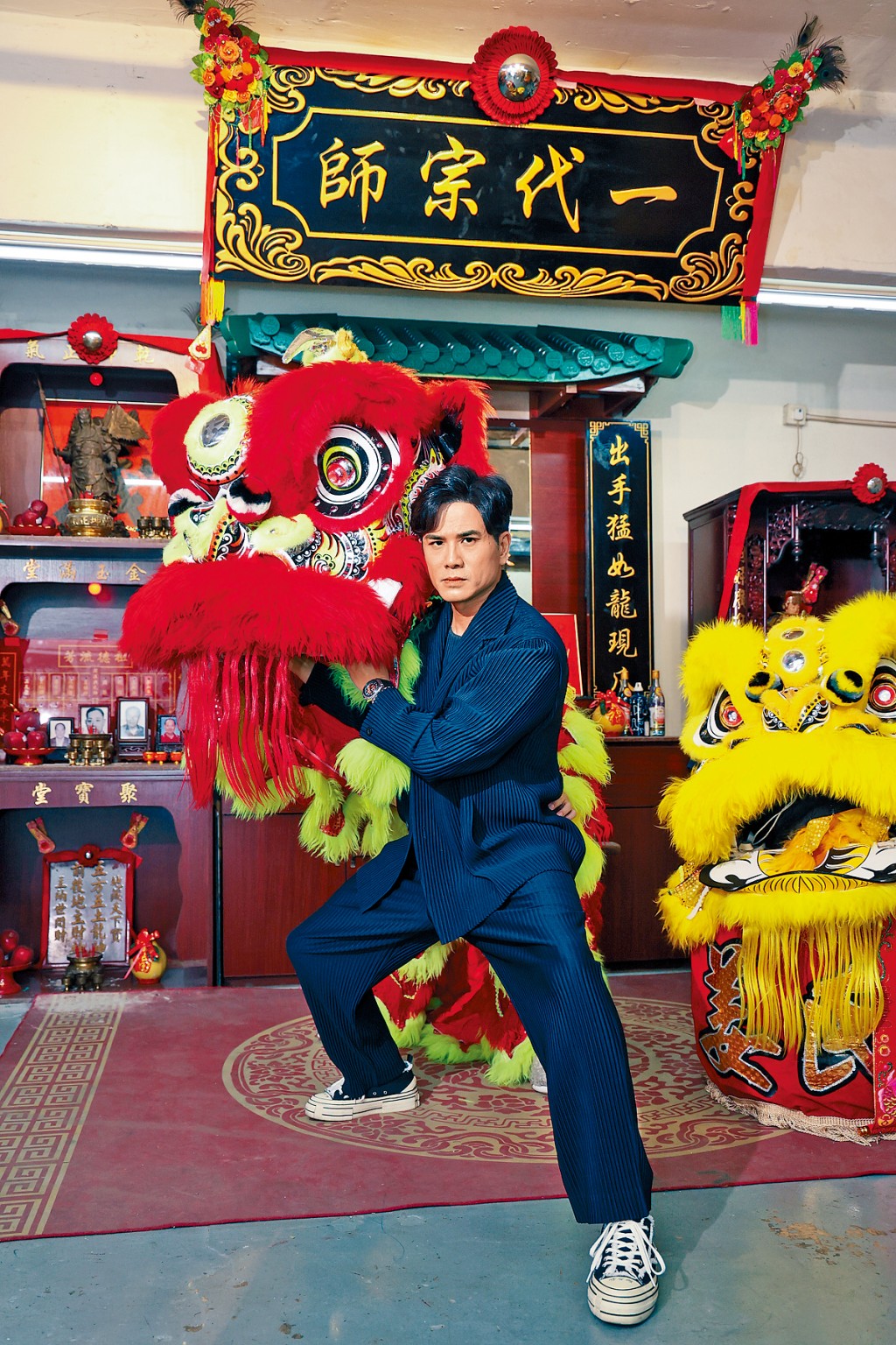 伍允龍自言已多年沒有舞獅，但他舞起上來依然有模有樣。