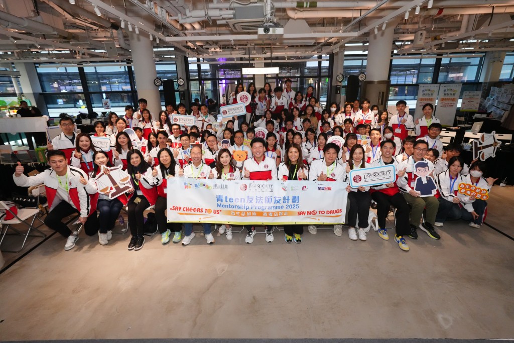 「青 Teen 友法」師友計劃結業禮昨日（14日）在中環街市順利舉行。