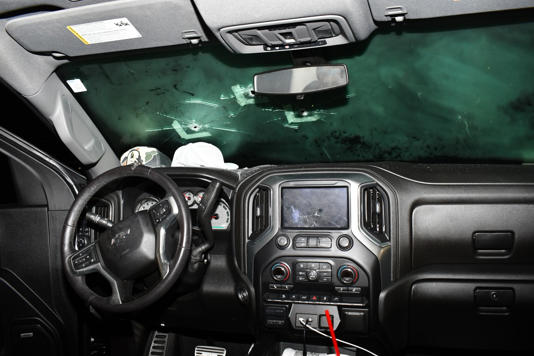 死者斯派维（Scott Spivey）的皮卡车及运体被运往扣押场。 Horry County Police Depar