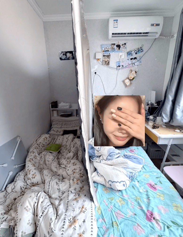 不少网民在网上发布自己“拼好床”的照片。小红书