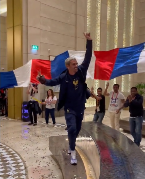 基沙文跳舞慶祝法國晉級四強。網上圖片