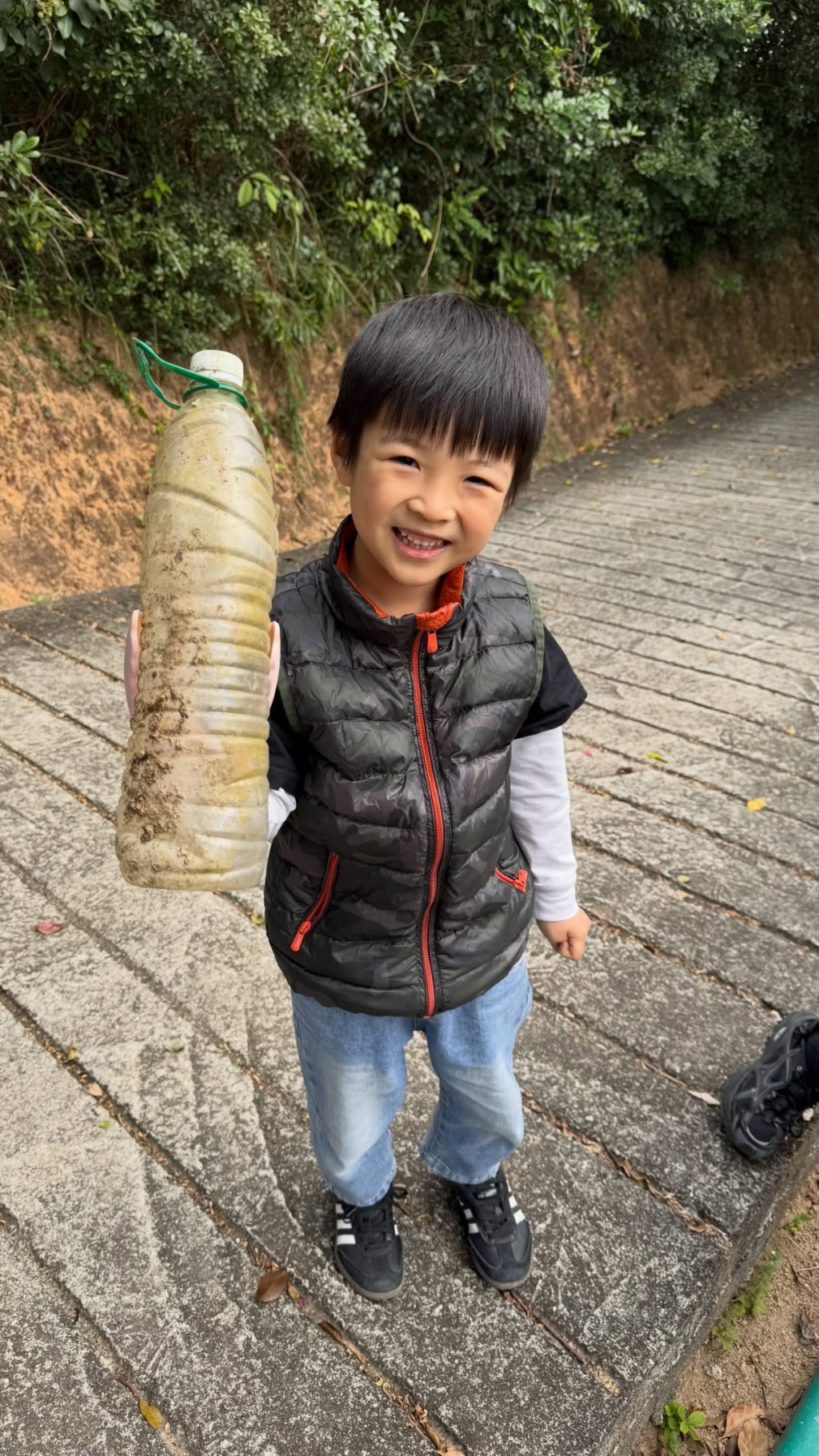 Raymond最欣慰是有參與五歲小朋友受淨山活動影響，主動肩負執垃圾的責任。